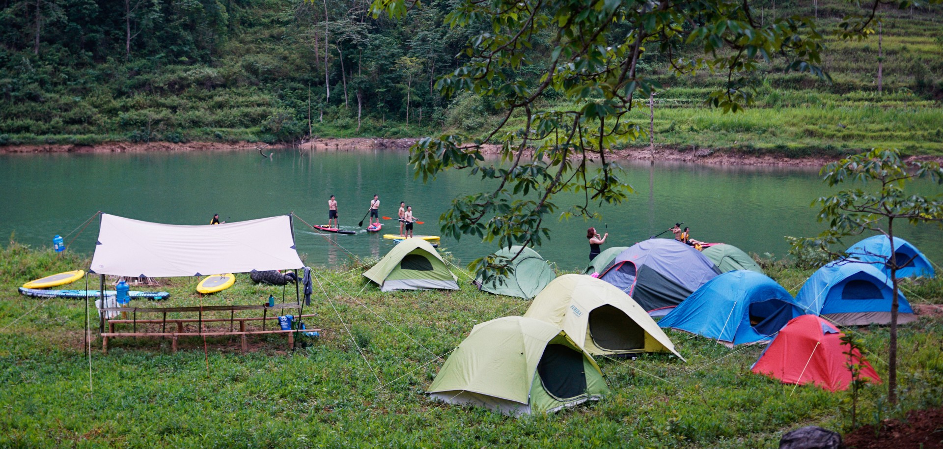 Cắm trại bên bờ sông Nho Quế