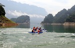 Tưng bừng hội đua thuyền Kayak trên hồ thủy điện Tuyên Quang