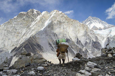 Nepal cấm du khách leo núi một mình lên đỉnh Everest